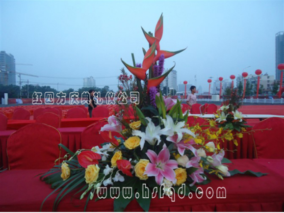 花卉布置 花卉布置 慶典現(xiàn)場(chǎng)花卉布置 會(huì)議綠植布展 婚慶花卉布置 演講臺(tái)鮮花 會(huì)議花卉布置