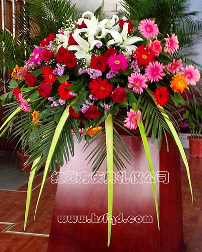 花卉布置 慶典現(xiàn)場(chǎng)花卉布置 會(huì)議綠植布展 婚慶花卉布置 演講臺(tái)鮮花 會(huì)議花卉布置